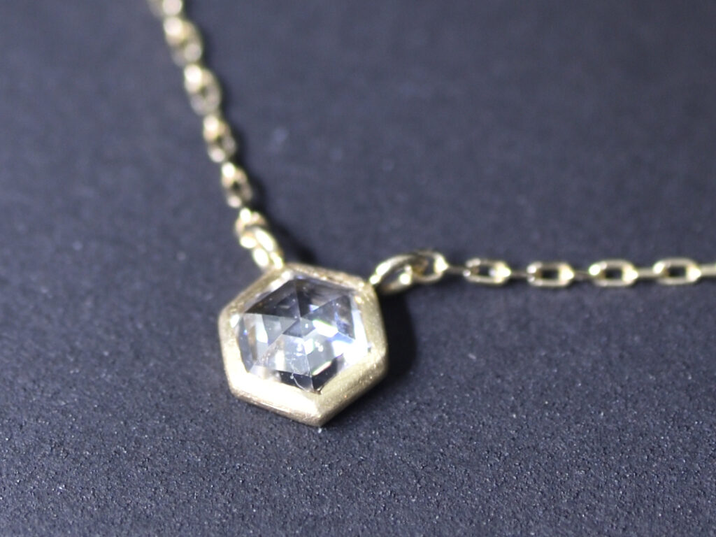 Diamond (Hexagoncut)_0.21ct/K18YG Necklace 【Grana/グラーナ】拡大